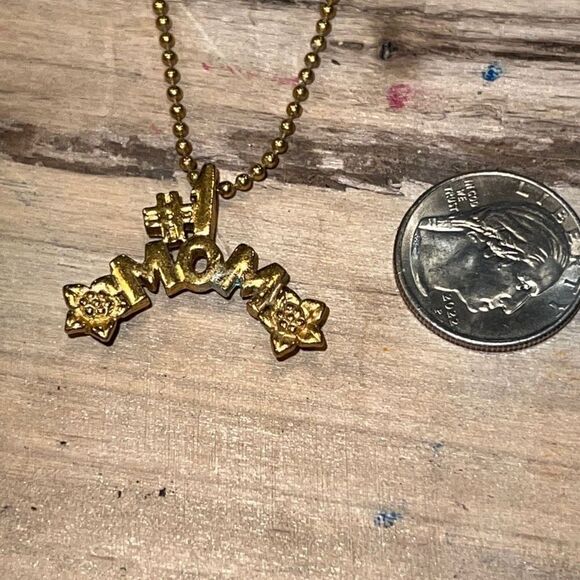 #1 Mom Gold Tone Necklace With Florals Accents - Picture 6 of 6